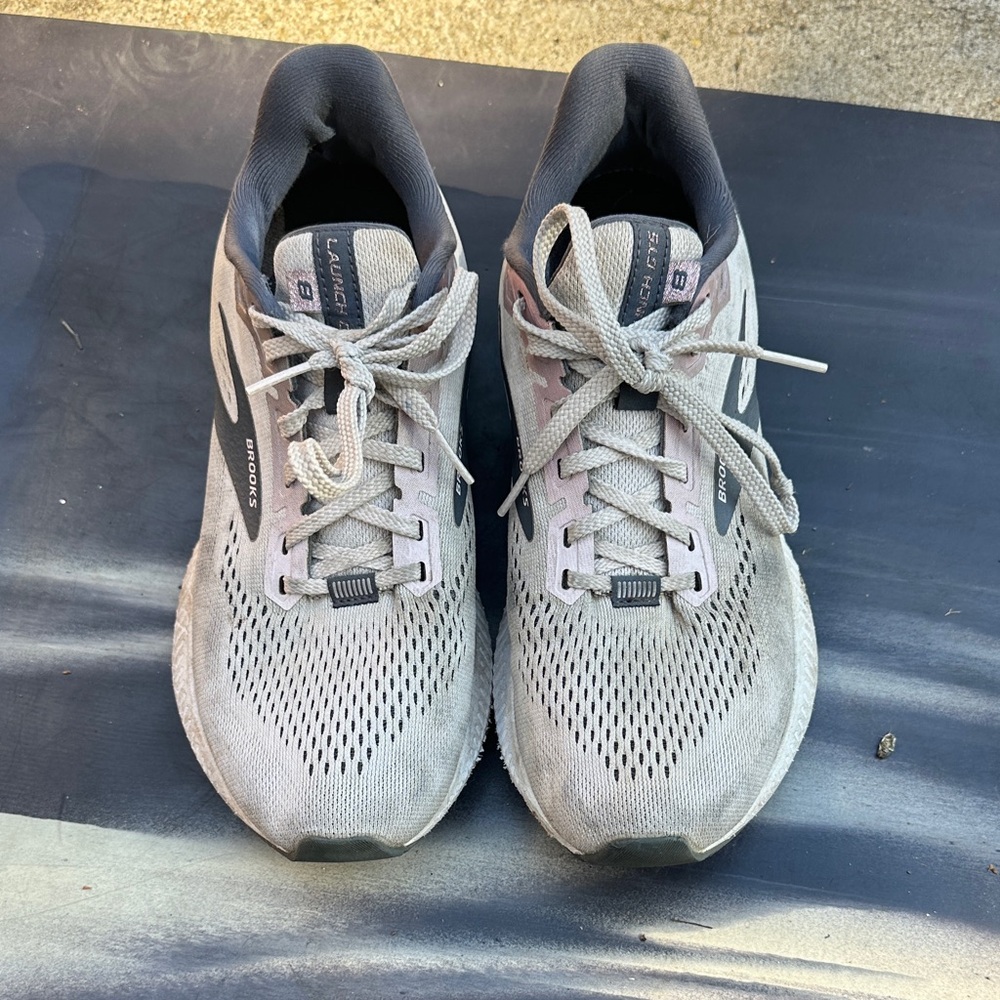 Brooks Launch GTS 8 size women’s 7